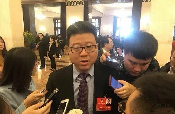 马化腾、李彦宏、周鸿祎等政协委员热议：汽车+区块链会取代汽车+互联网吗？