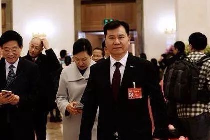 马化腾、李彦宏、周鸿祎等政协委员热议：汽车+区块链会取代汽车+互联网吗？